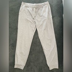Vuori high performance jogger size Large in heather gray